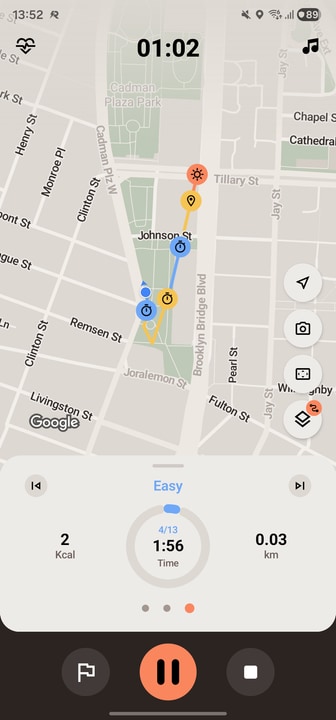Runerize workout tracking screen showing a route on a map with pace, time, distance, and controls.